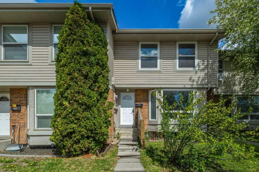 123 Queensland Drive SE Calgary AB T2J 5J4
