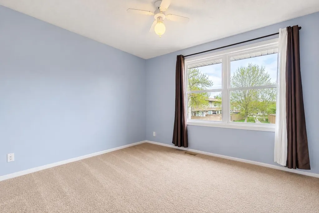 123 Queensland Drive SE Calgary AB T2J 5J4