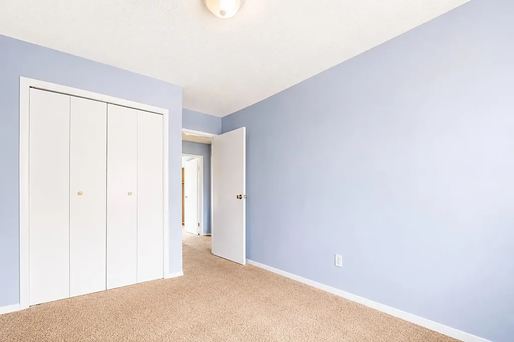 123 Queensland Drive SE Calgary AB T2J 5J4