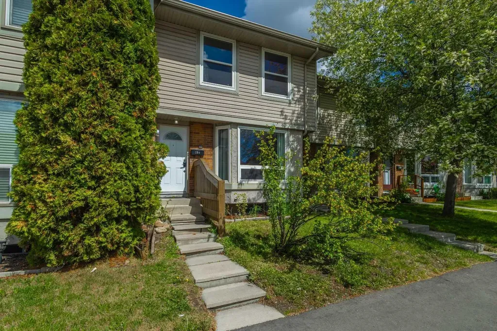 123 Queensland Drive SE Calgary AB T2J 5J4