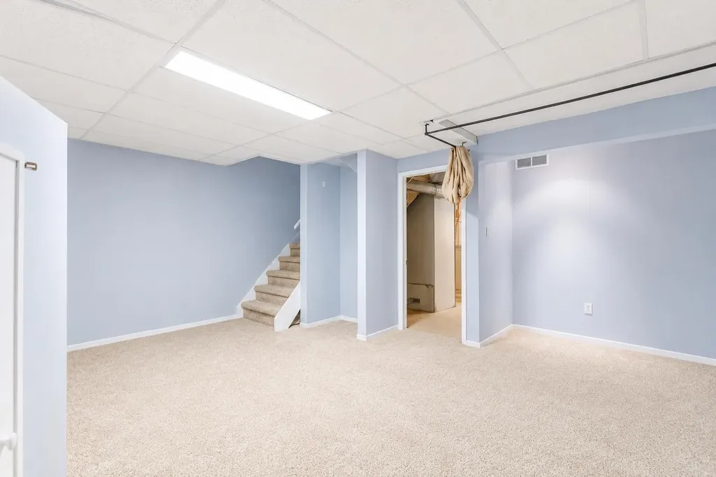 123 Queensland Drive SE Calgary AB T2J 5J4