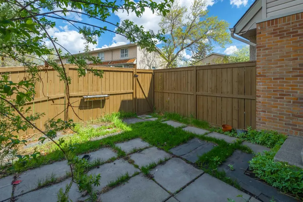 123 Queensland Drive SE Calgary AB T2J 5J4