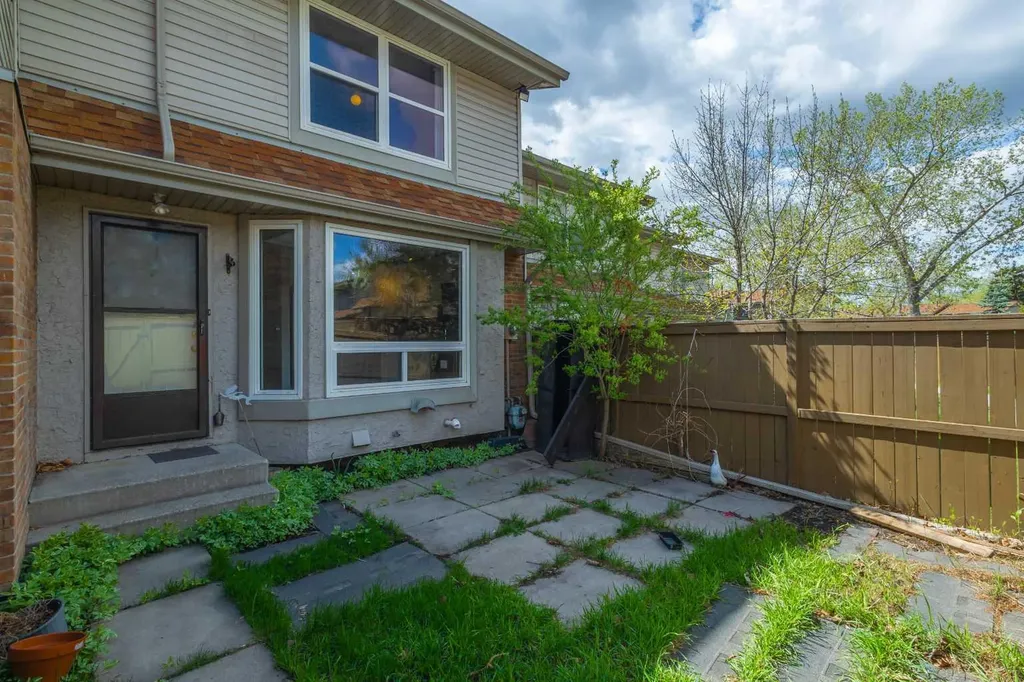 123 Queensland Drive SE Calgary AB T2J 5J4