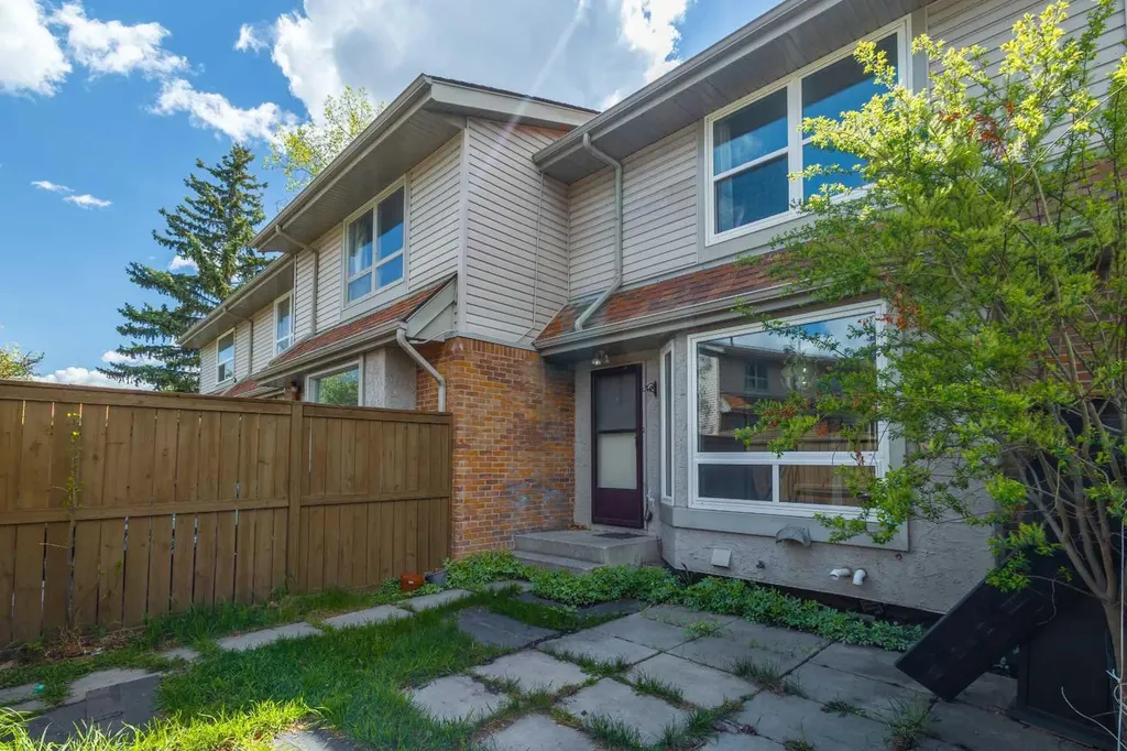 123 Queensland Drive SE Calgary AB T2J 5J4