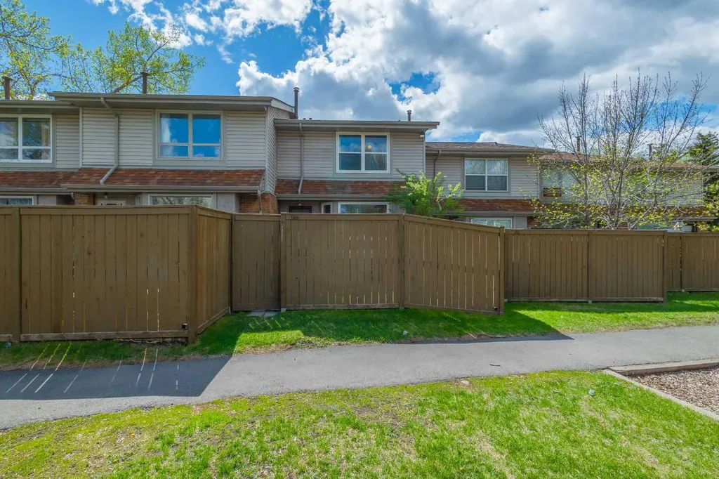 123 Queensland Drive SE Calgary AB T2J 5J4