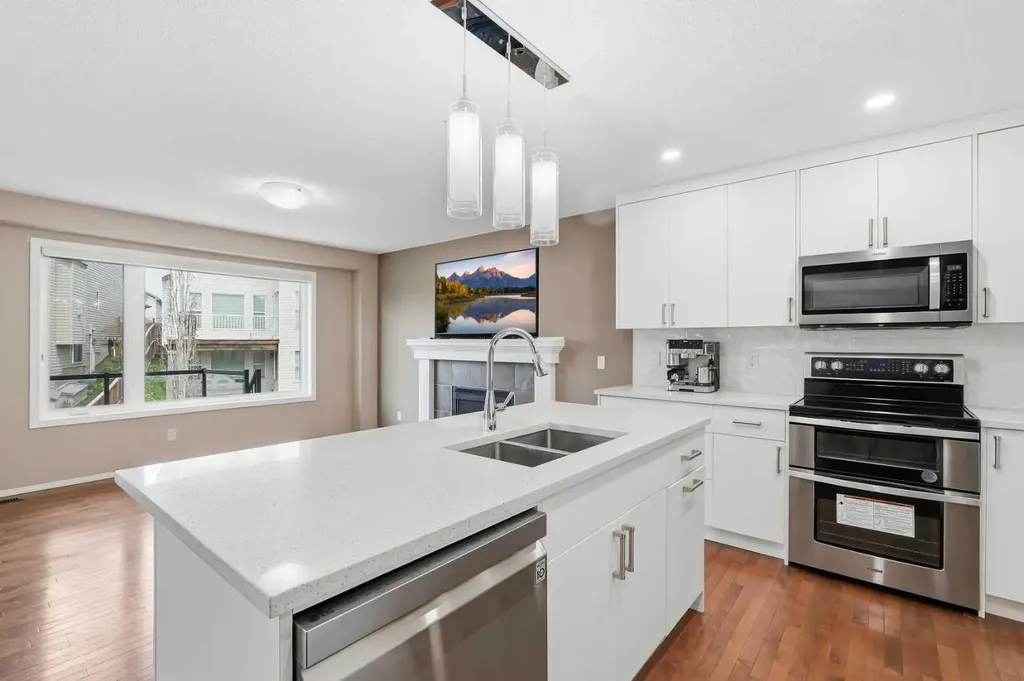 78 Everglen Way SW Calgary AB T2Y 5G3