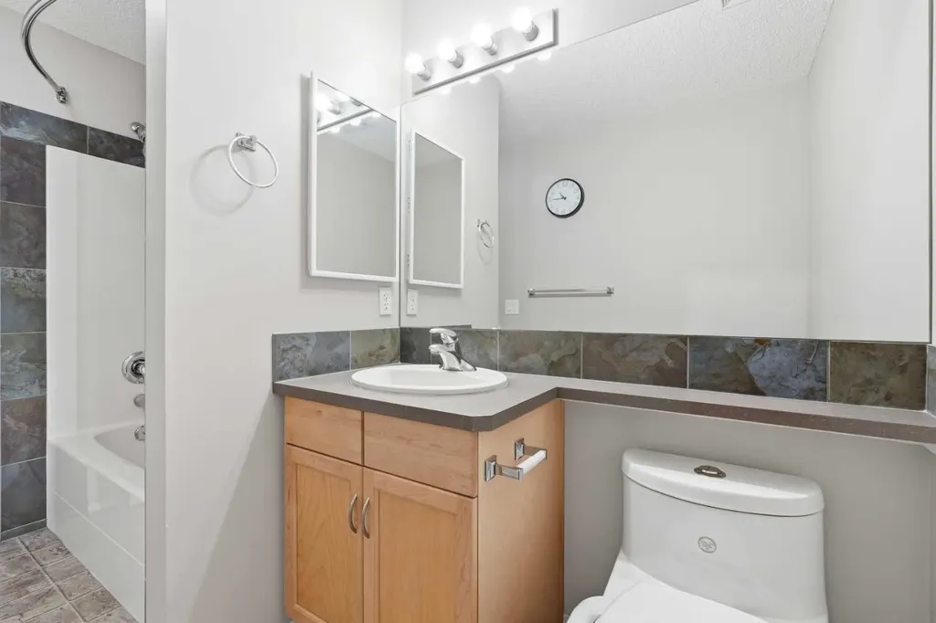 78 Everglen Way SW Calgary AB T2Y 5G3