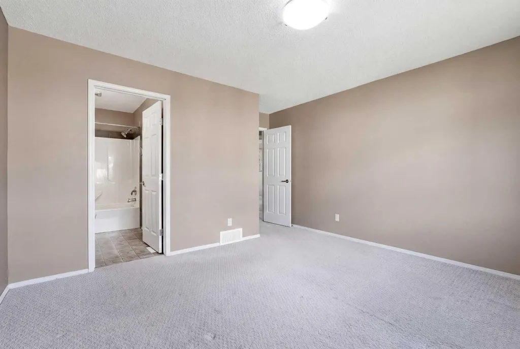 78 Everglen Way SW Calgary AB T2Y 5G3