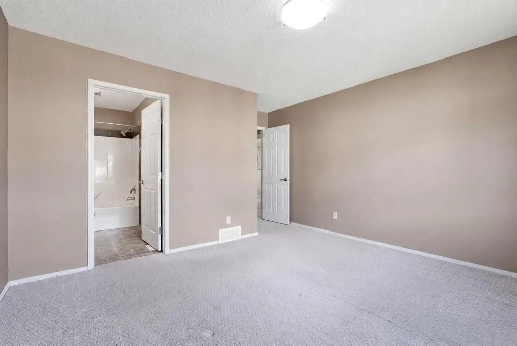78 Everglen Way SW Calgary AB T2Y 5G3