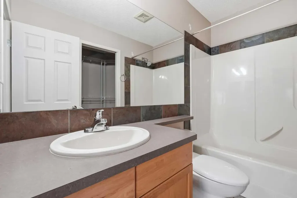 78 Everglen Way SW Calgary AB T2Y 5G3