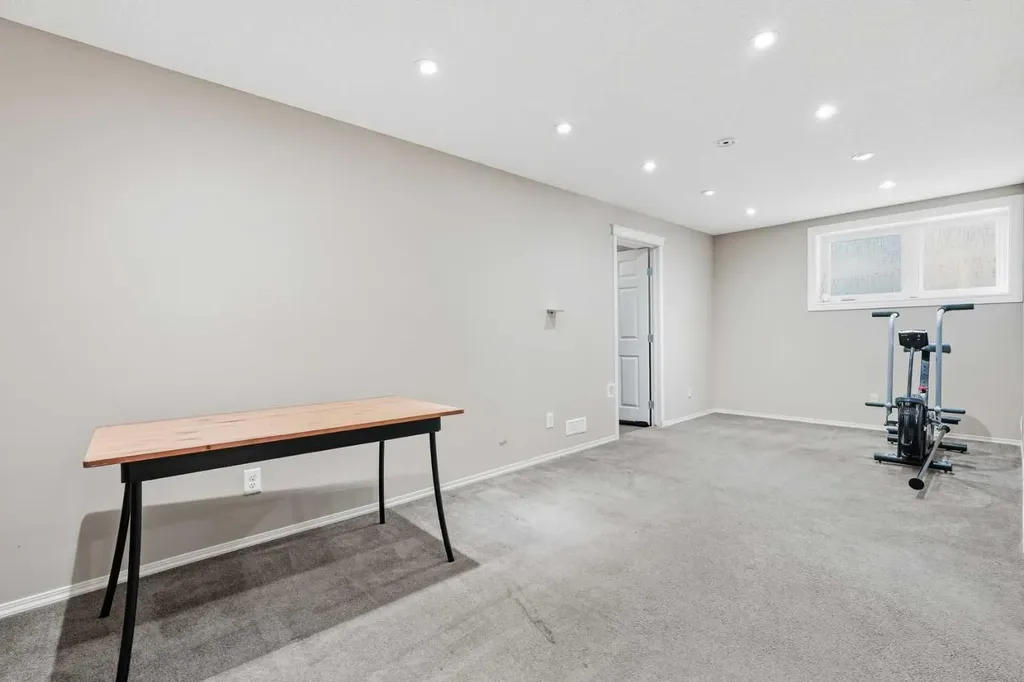 78 Everglen Way SW Calgary AB T2Y 5G3