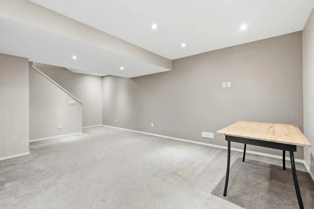 78 Everglen Way SW Calgary AB T2Y 5G3