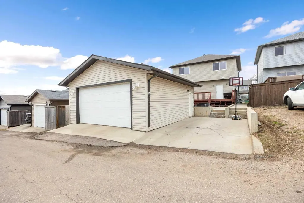 225 Sparrow Hawk Drive Fort Mcmurray AB T9K 0P7