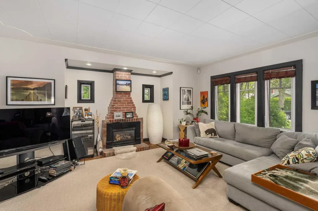 3035 4 Street SW Calgary AB T2S 1X9