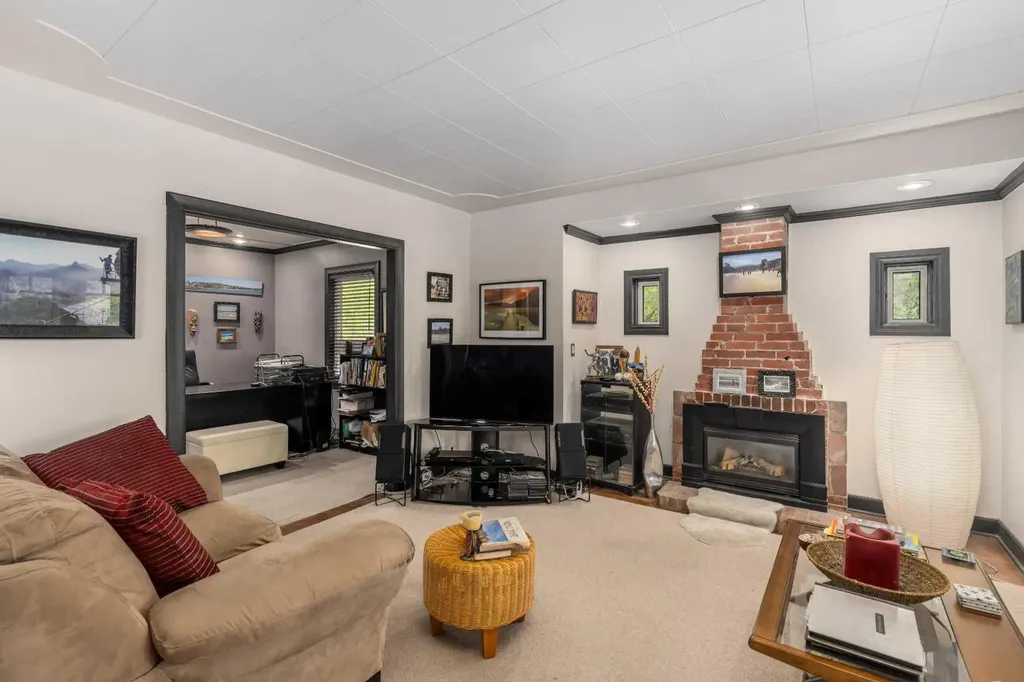 3035 4 Street SW Calgary AB T2S 1X9