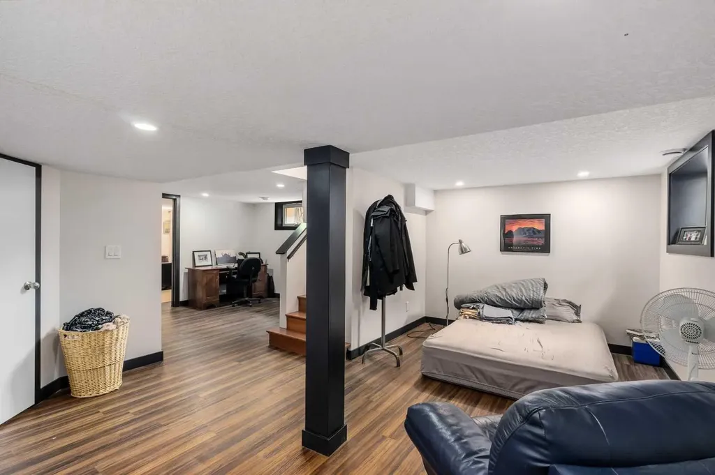 3035 4 Street SW Calgary AB T2S 1X9