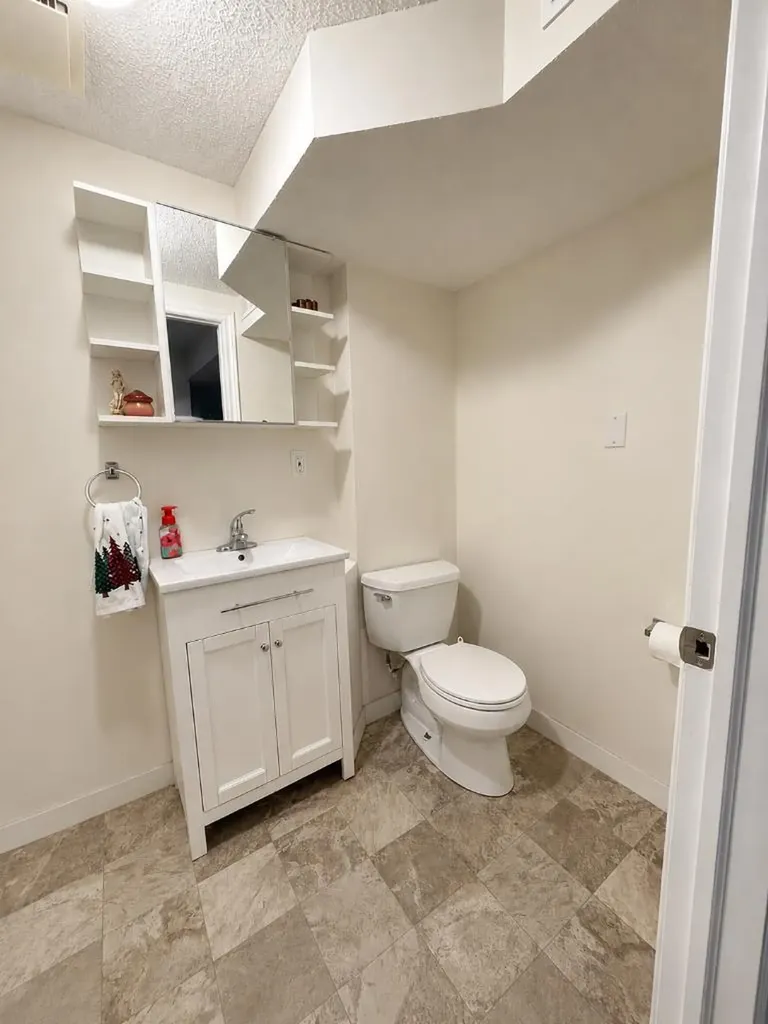 4936 Dalton Drive NW Calgary AB T3A 2E4