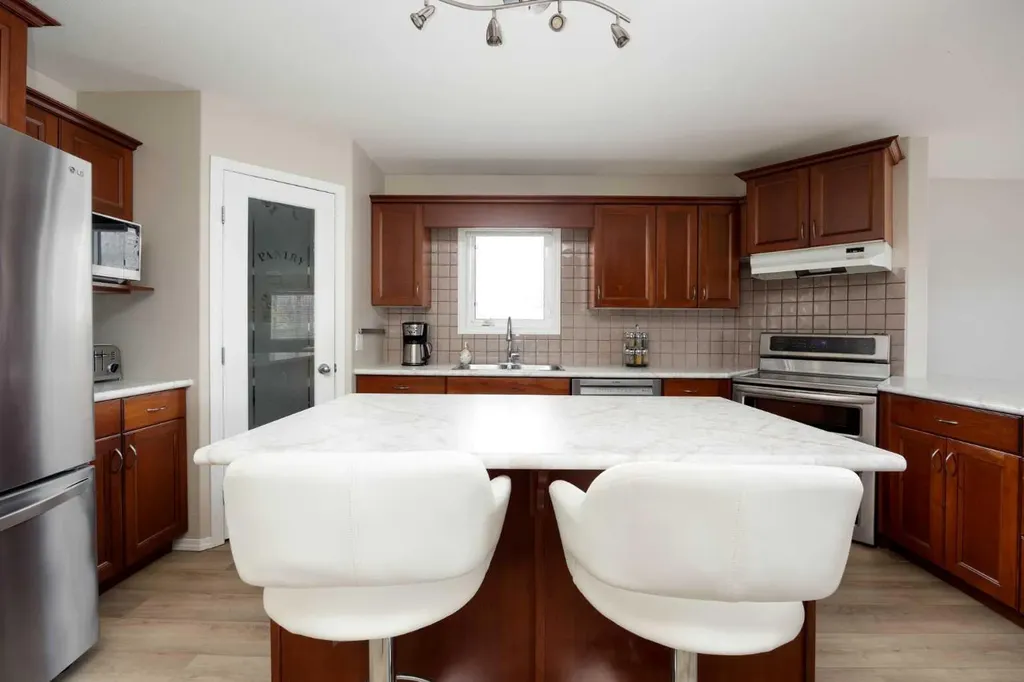 104 Potts Bay Fort Mcmurray AB T9K 2T6