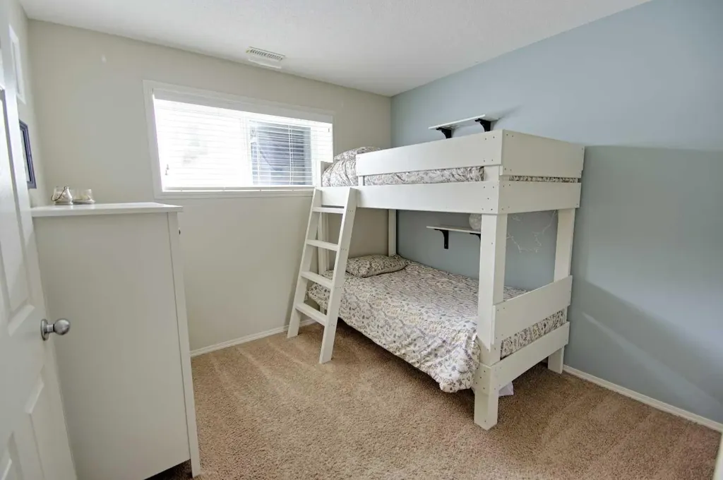 847 Silkstone Close W Lethbridge AB T1J 5K1