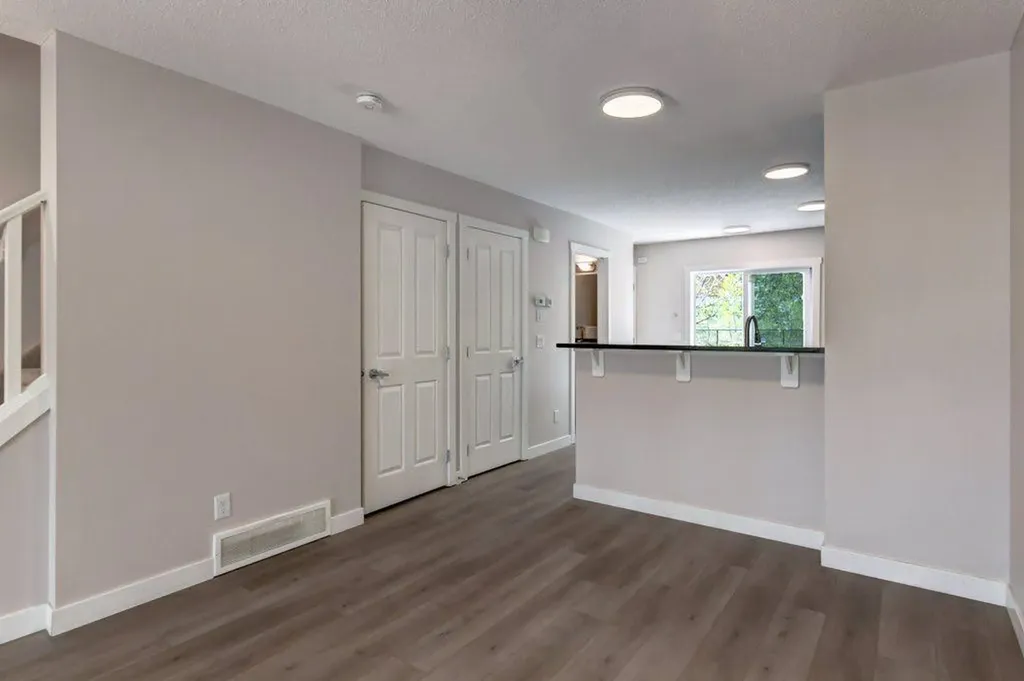 95 Aspen Hills Drive SW Calgary AB T3H 0P8