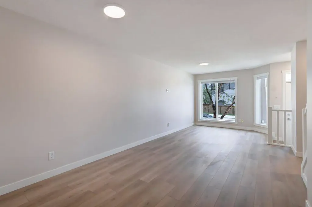 95 Aspen Hills Drive SW Calgary AB T3H 0P8