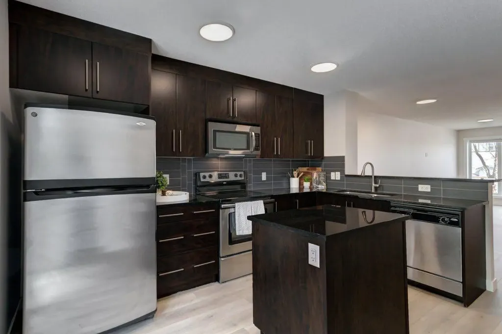 95 Aspen Hills Drive SW Calgary AB T3H 0P8