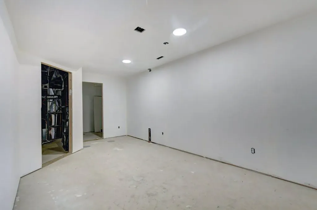 95 Aspen Hills Drive SW Calgary AB T3H 0P8