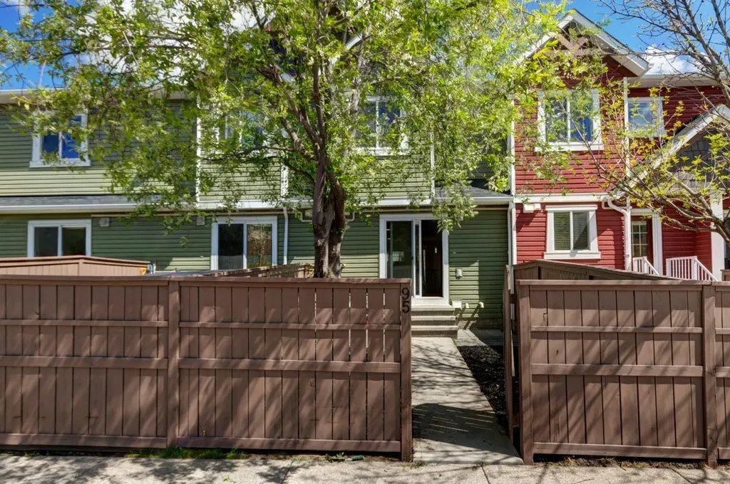 95 Aspen Hills Drive SW Calgary AB T3H 0P8