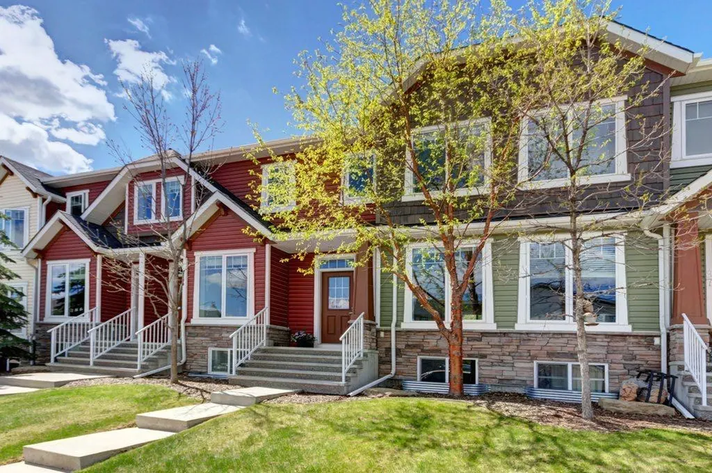 95 Aspen Hills Drive SW Calgary AB T3H 0P8