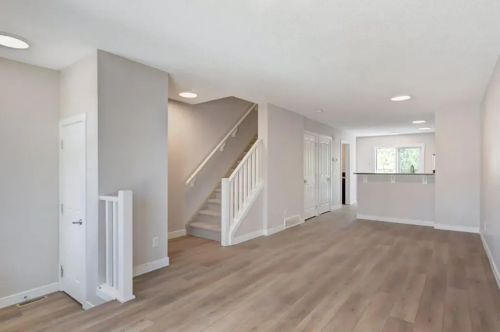 95 Aspen Hills Drive SW Calgary AB T3H 0P8