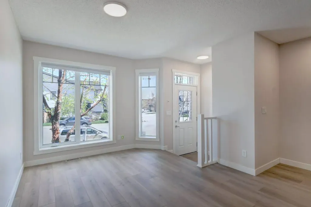 95 Aspen Hills Drive SW Calgary AB T3H 0P8