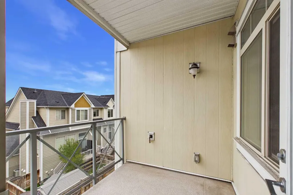 28 Auburn Bay Link SE Calgary AB T3M1Z7