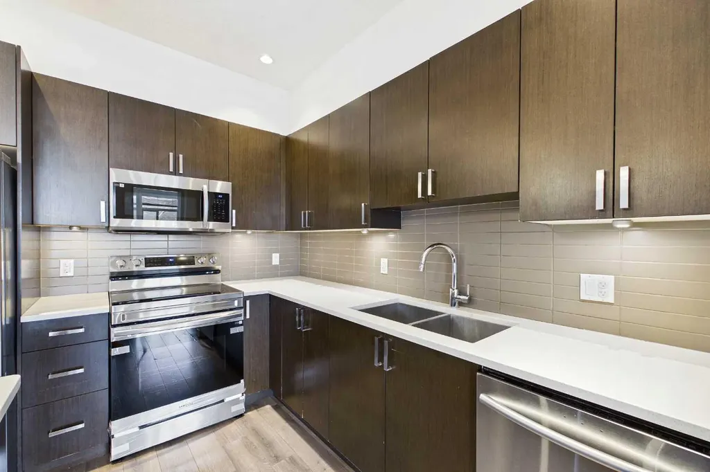 28 Auburn Bay Link SE Calgary AB T3M1Z7