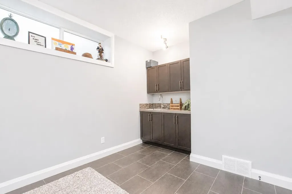 7614 112 Street Grande Prairie AB T8W 0B9
