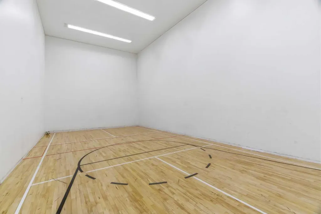 221 6 Avenue SE Calgary AB T2G 4Z9
