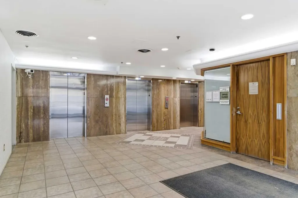 221 6 Avenue SE Calgary AB T2G 4Z9