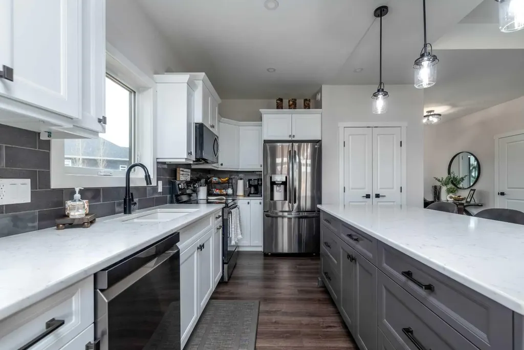 7302 37 Street Close Lloydminster AB T9V 3P7