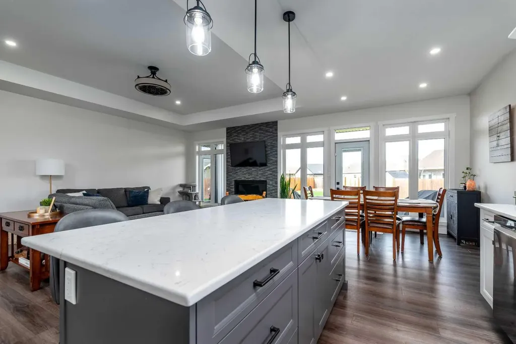 7302 37 Street Close Lloydminster AB T9V 3P7