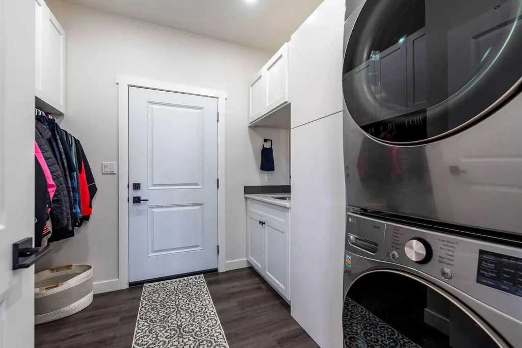 7302 37 Street Close Lloydminster AB T9V 3P7