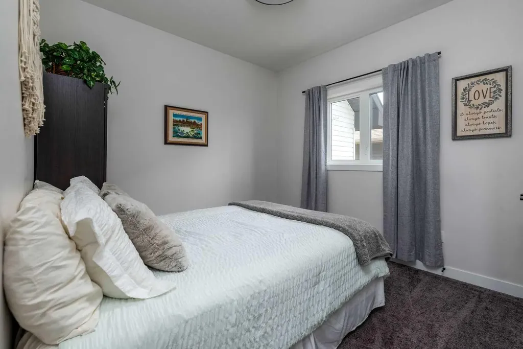 7302 37 Street Close Lloydminster AB T9V 3P7