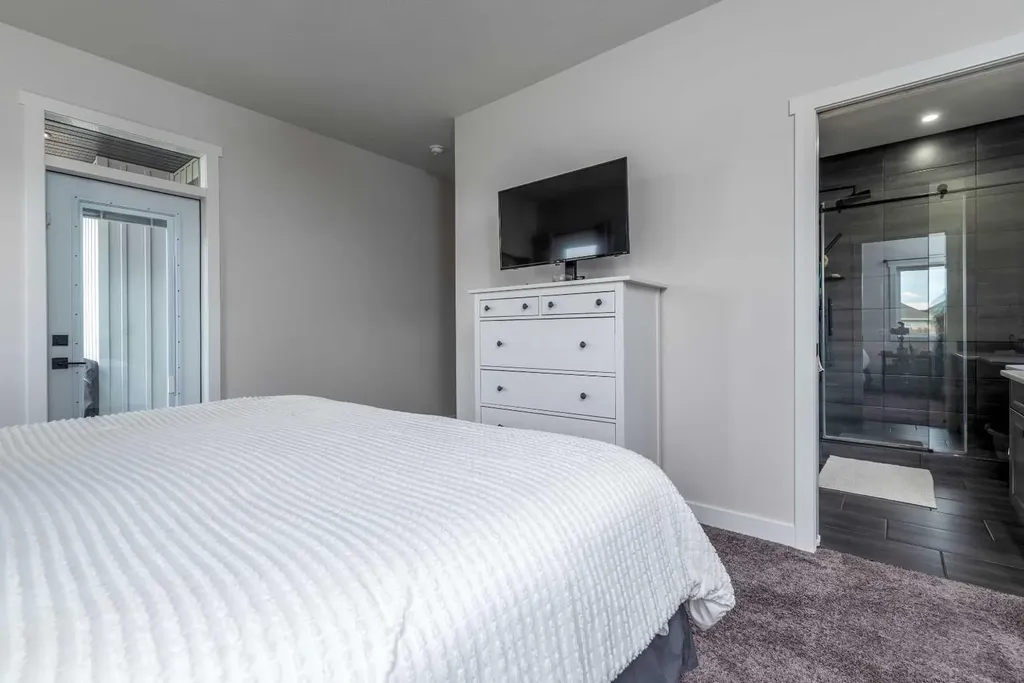 7302 37 Street Close Lloydminster AB T9V 3P7