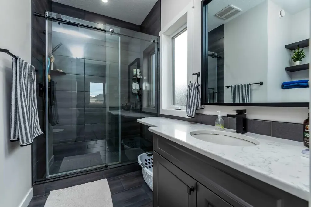 7302 37 Street Close Lloydminster AB T9V 3P7
