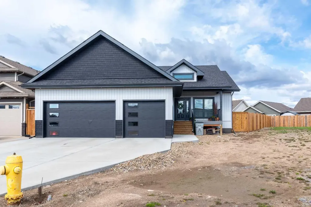 7302 37 Street Close Lloydminster AB T9V 3P7