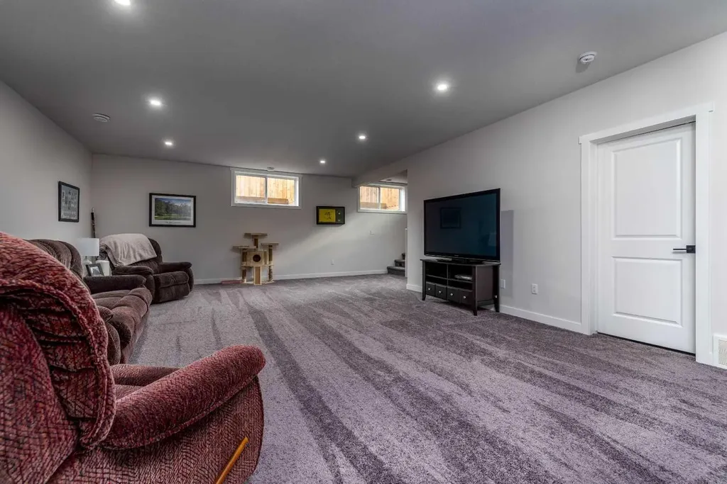 7302 37 Street Close Lloydminster AB T9V 3P7