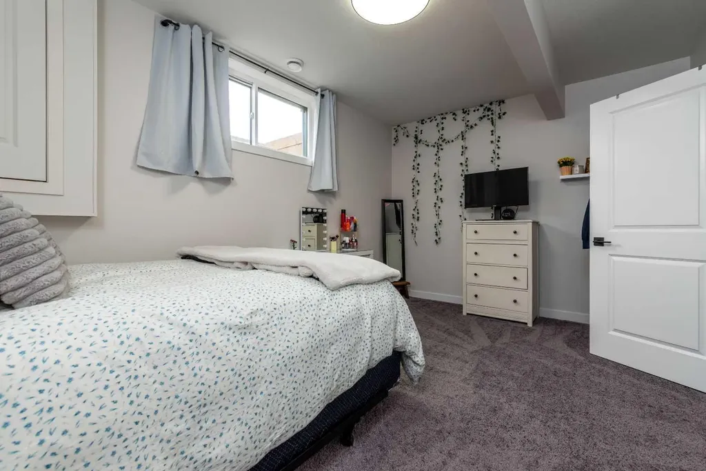 7302 37 Street Close Lloydminster AB T9V 3P7