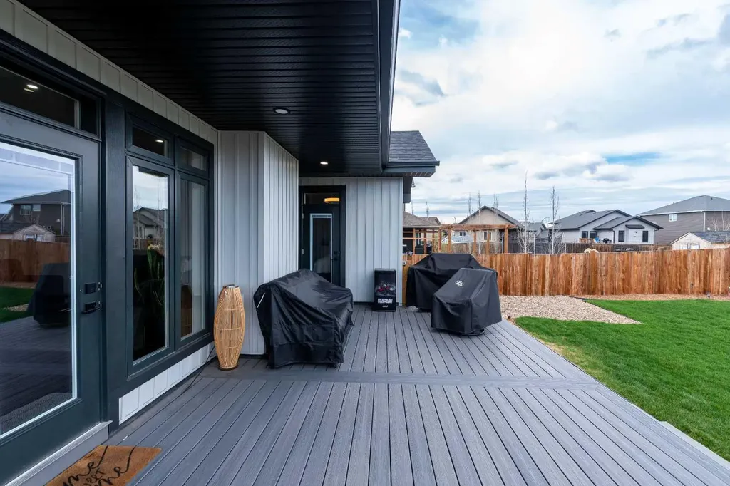 7302 37 Street Close Lloydminster AB T9V 3P7