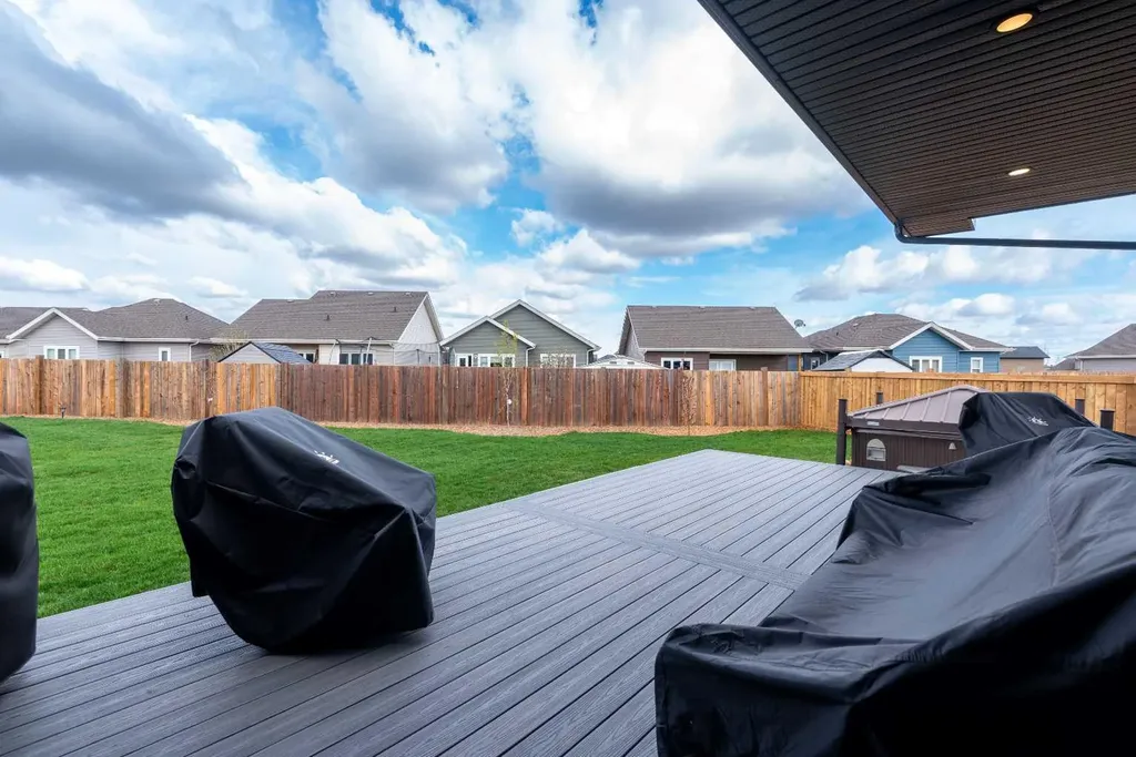 7302 37 Street Close Lloydminster AB T9V 3P7