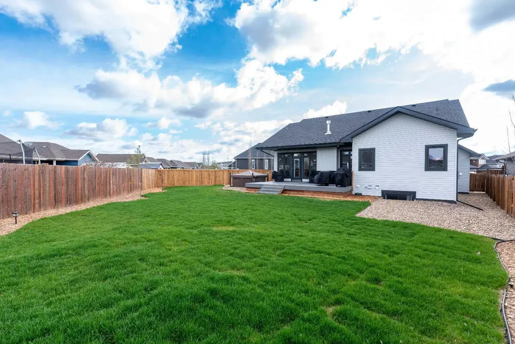 7302 37 Street Close Lloydminster AB T9V 3P7
