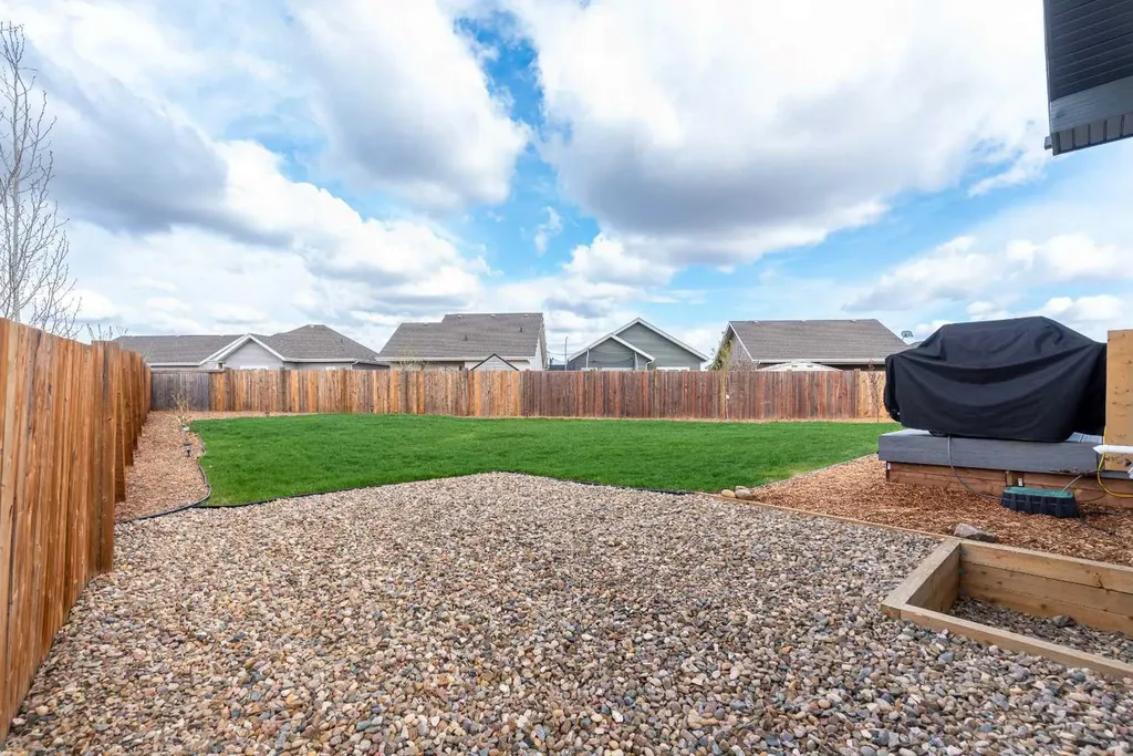 7302 37 Street Close Lloydminster AB T9V 3P7