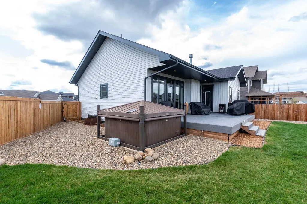 7302 37 Street Close Lloydminster AB T9V 3P7